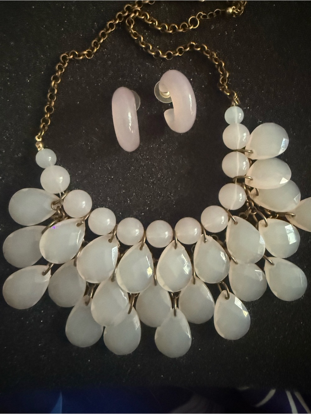 Gold-Chain pink Teardrop  bib Statement Necklace with Matching Earrings
